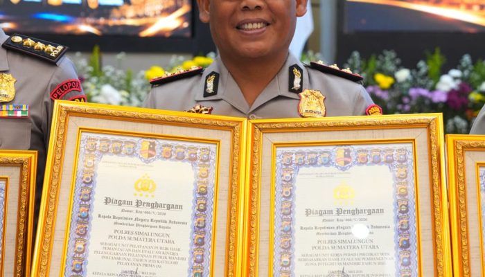 Kapolres Simalungun Terima Dua Penghargaan dari Kapolri, Diserahkan Langsung Kapolda Sumut