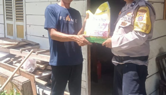 HUT Bhayangkara ke-80, Polsek Siantar Marihat Salurkan Bansos Kapolres kepada Warga Kurang Mampu