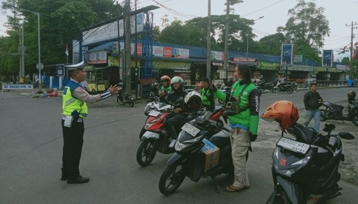 Sat Lantas Polres Pematangsiantar Edukasi Pengendara Gojek, Tekankan Keselamatan Berkendara