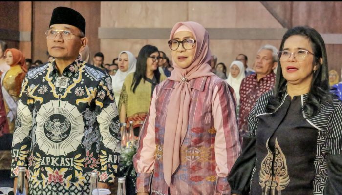 Bupati Simalungun dan Ketua TP PKK Hadiri Grand Final Putri Otonomi Indonesia 2026