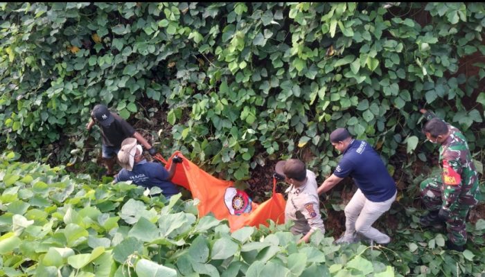 Nenek Hilang Sejak 27 Juni Ditemukan Meninggal di Parit Perkebunan, Tim Inafis dan Polsek Gunung Malela Lakukan Evakuasi