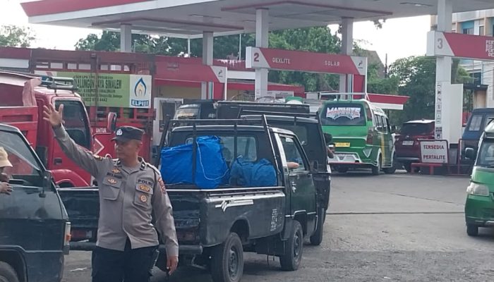 Respons Laporan 110, Polsek Siantar Utara Urai Kemacetan di SPBU Jalan Patuan Nagari