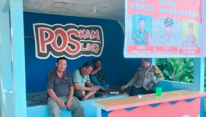 Bhabinkamtibmas Polsek Tanah Jawa Ajak Warga Bentuk Pos Kamling untuk Perkuat Keamanan Lingkungan