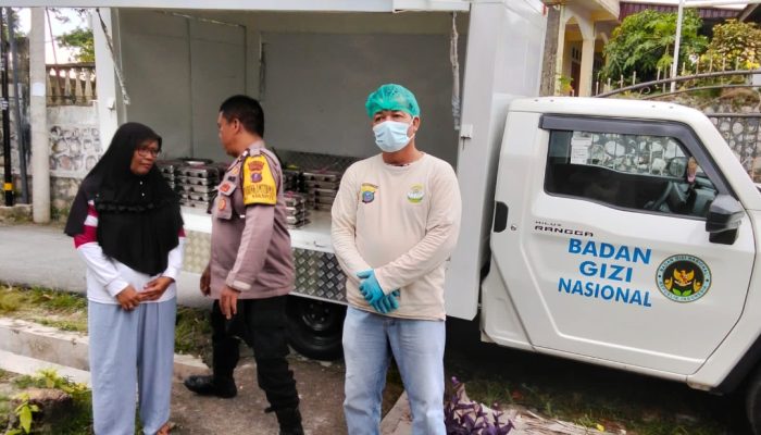 Bhabinkamtibmas Polsek Siantar Martoba Monitor Distribusi 197 Paket MBG di Posyandu Nagapitu