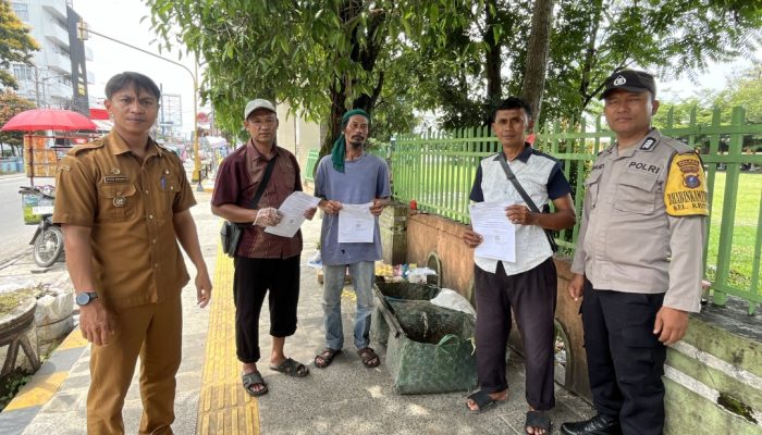 Bhabinkamtibmas Polsek Siantar Selatan Sambangi PKL, Imbau Jaga Kamtibmas dan Sosialisasikan Call Center 110