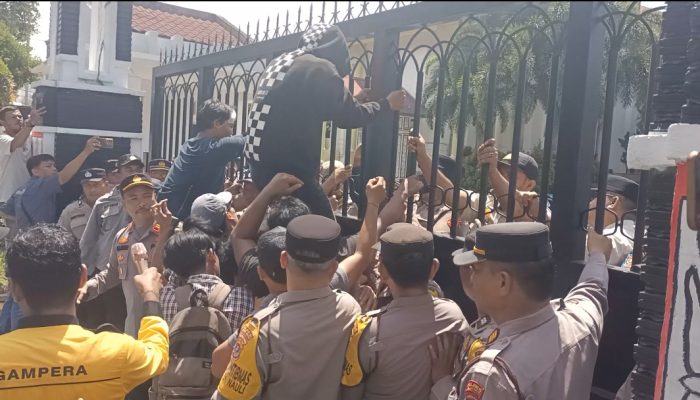 Aksi GAMPERA di DPRD Siantar Memanas, Massa Desak Kejelasan Dokumen Anggota Dewan