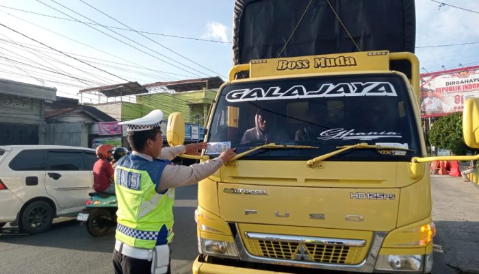 Sat Lantas Polres Pematangsiantar Edukasi Komunitas Angkutan Barang tentang Tertib Berlalu Lintas