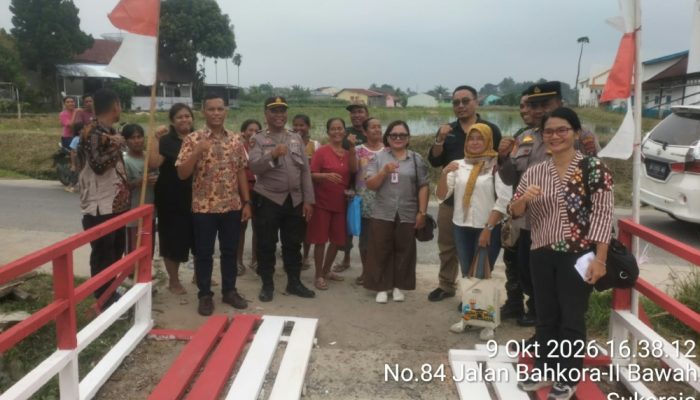 Polisi Bersama Masyarakat, Polsek Siantar Marihat Renovasi Jembatan Merah Putih