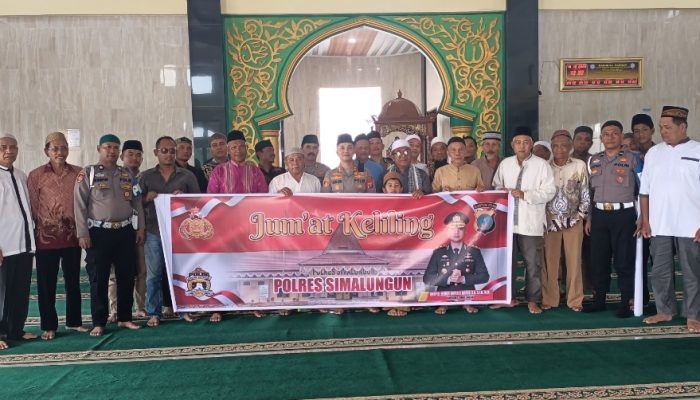 Jumat Keliling di Pematang Raya, Kapolres Simalungun Buka Ruang Kritik dan Salurkan Bantuan Beras-Telur